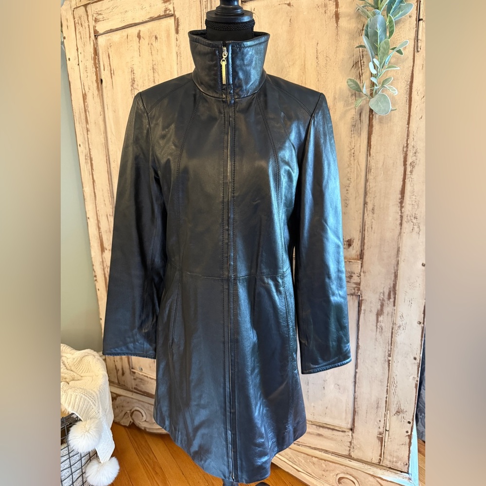 Ellen Tracy Vintage funnel neck chic goth leather jacket. Black. Medium